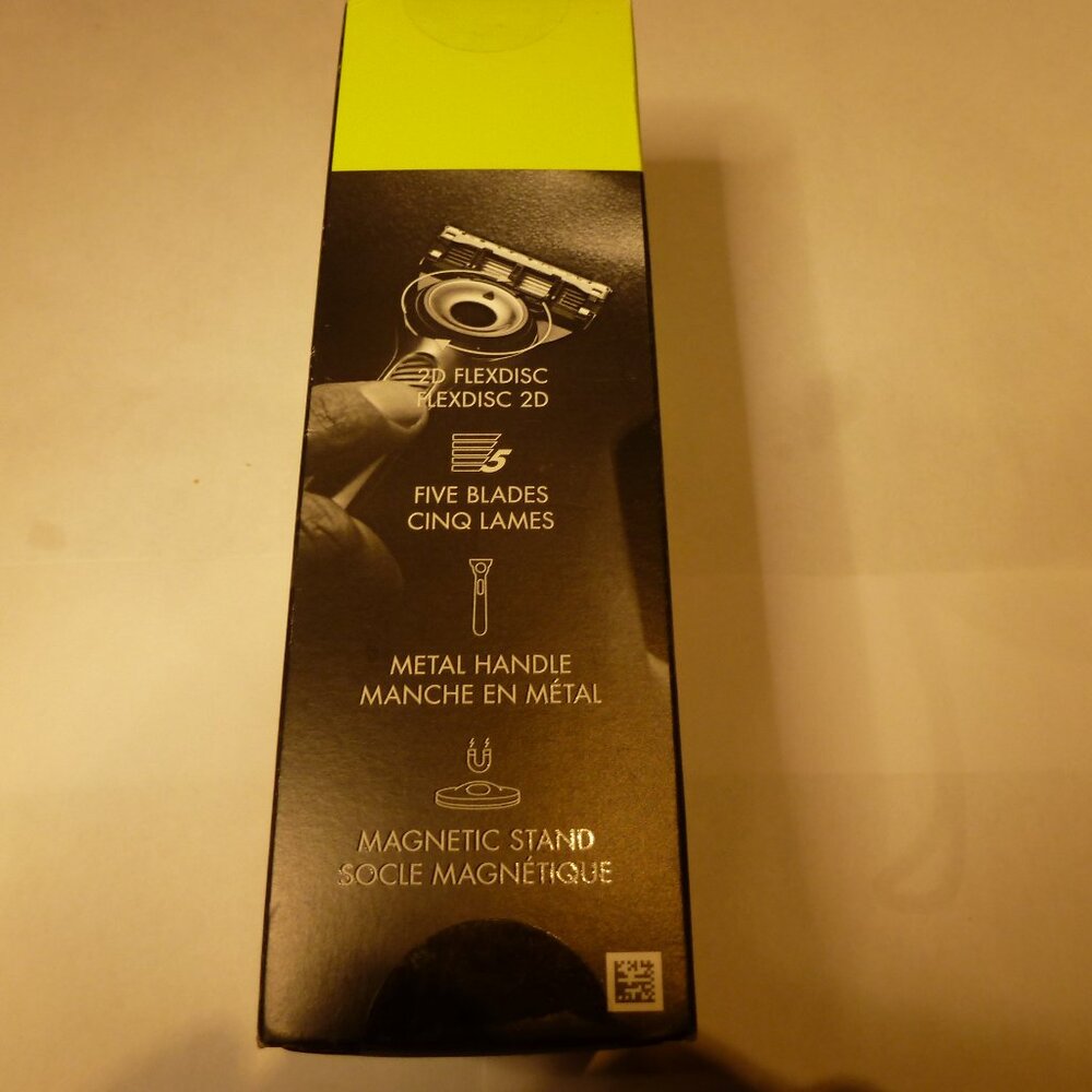 GilletteLabs with Exfoliating Bar Razor - Picture 4 of 4